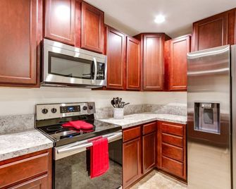 Oak Street #13 - Green Cove Springs - Kitchen