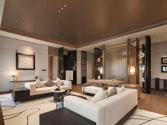 Lung Chuen International Hotel