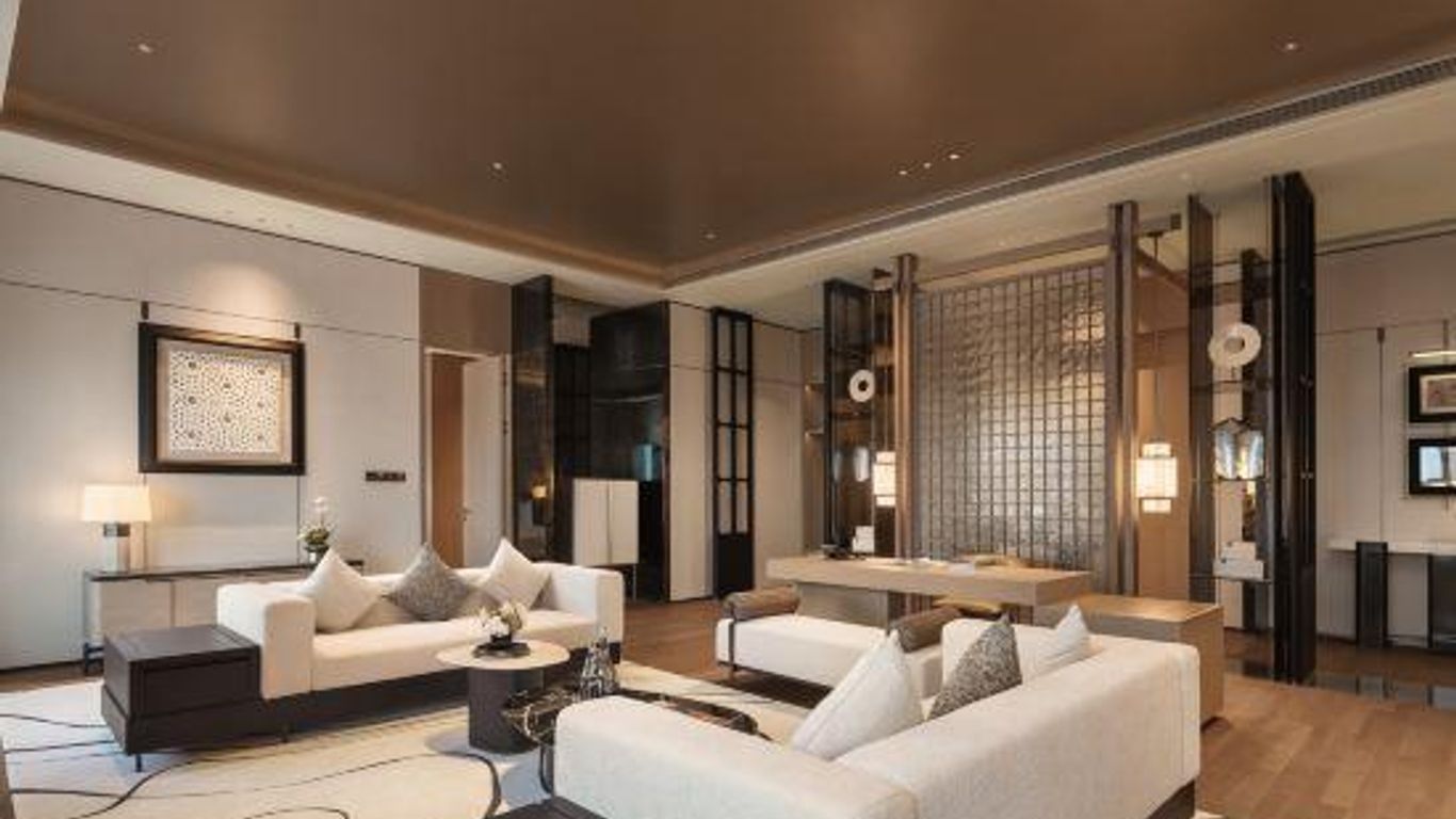 Lung Chuen International Hotel