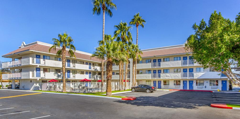 Motel 6 Phoenix West $67 ($̶9̶7̶). Phoenix Hotel Deals & Reviews - KAYAK