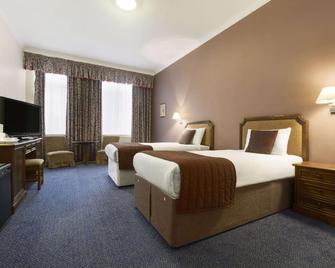 Ramada by Wyndham Crawley Gatwick - Crawley - Bedroom