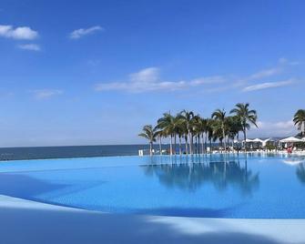 Semana santa del 14 al 20 de abril Pascua del 21 al 27 de abril Mínimo 4 noches Frente al Mar con dos terrazas en la mejor ubicacion de Nuevo Vallarta - Nuevo Vallarta - Piscina