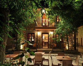 Lively Lofts by The Varos Residences - Város - Patio