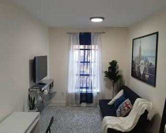 comfortable room near Columbia University\n\n - New York - Living room