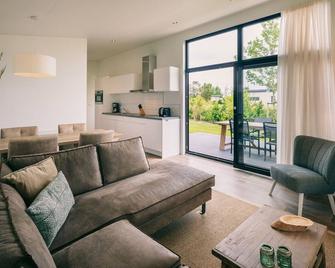 Modern, sustainably built bungalow between 2 nature reserves - Herkingen - Sala de estar