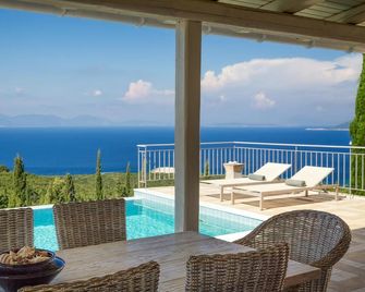 Luxury Villa with Heated Infinity Pool, Spectacular Sea Views, Great Location - Antipáta - Balcón