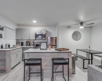 New Montrose Gem! Central To Museum District & Downtown Houston - יוסטון - מטבח