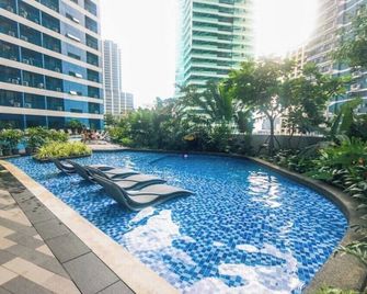 Hidden Gem Coolest Crash spot Makati Swim Gym Park - Makati - Piscine