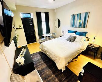 Charming 5 Star Private Room In Safe Neighborhood! Must See! - 볼티모어 - 침실