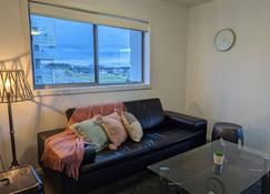 Modern & Relaxed Apartment, Great Views @Wright - Weston - Living room