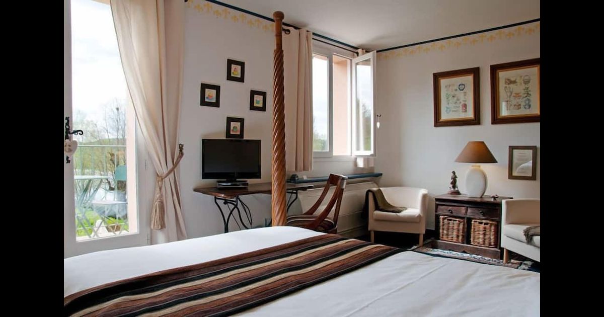 Logis-Hôtel Côté-Rivage in Badefols-sur-Dordogne, France from $108 ...