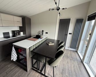 Malton 2-Bed Lodge Sleeps 4 Pet Friendly - Malton - Кухня