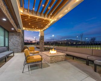 هوم2 سويتس دالاس آي-30 كوكريل هيل - دالاس - شرفة