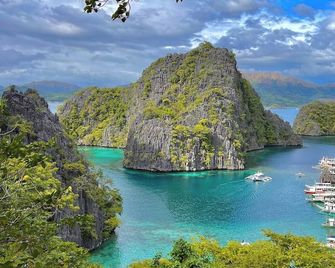 The Funny Lion - Coron