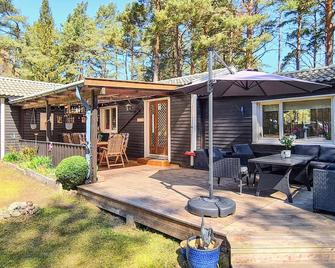2 bedroom cozy home in åhus - Åhus - Terasa