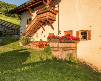 Farm holidays with animals, child-friendly, pets are welcome - Fiè allo Sciliar/Vols am Schlern - Vista esterna