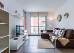 Apartamentos Cornellalux - Cornella de Llobregat - Oturma odası