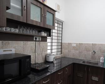 Fully furnished brand new apartment will all pre-requisites of a modern home. - Mahabalipuram - Kitchen