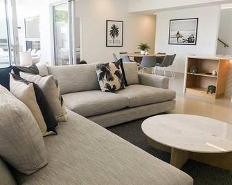 Fat Frog Beach Houses - Byron Bay - Wohnzimmer