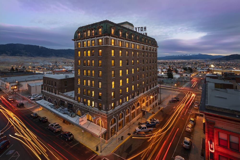 Building view of Finlen Hotel And Motor Inn