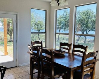 Private Home With Amazing Lake Views Just Minutes From Downtown Brownwood! - Brownwood - Essbereich