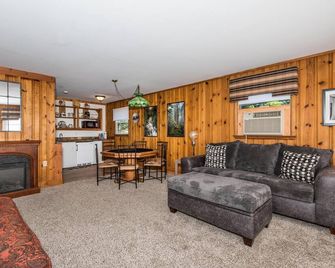 A 2BR House in the heart of Nashville - Nashville - Living room