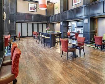 Pet-Friendly Decatur Stay: Modern Rooms, Pool & Breakfast Included - Decatur - Restaurace