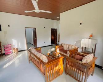 Riverside Nature Haven Villa - Weligama - Living room