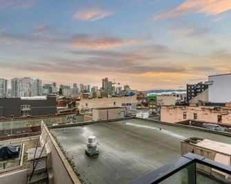 2 bed+2 bath Downtown Vancouver luxury Apt. - Vancouver - Balcony