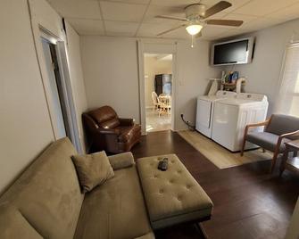 (F2) 2bdrm Syracuse University living, near Destiny. - Siracusa - Sala de estar