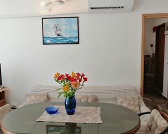 Apartment Zarace - Gdinj - Comedor