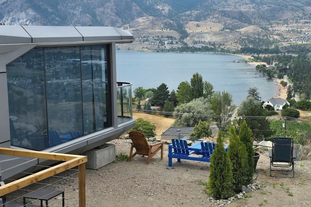 Modern Glass Pod on Vineyard - Penticton - Balkon