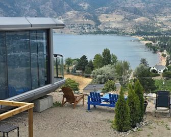 Modern Glass Pod on Vineyard - Penticton - Balkon