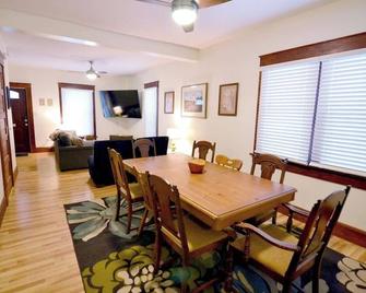 Bedford Bungalow - Bedford - Eetruimte