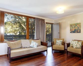 Gumtree Cottage Hawks Nest - Hawks Nest - ห้องนั่งเล่น