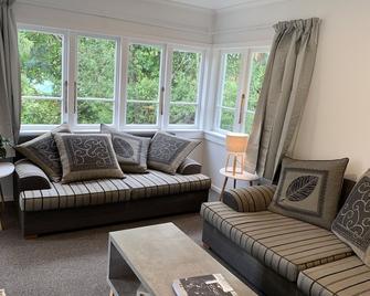 Okareka Lakestay - Sleeps 8 - close to lake. - Rotorua - Living room