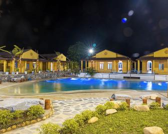 Wings Ha Giang Loop Bungalow - Ha Giang - Pool