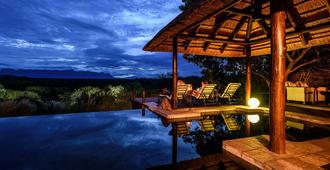 Khaya Ndlovu Safari Manor - Hoedspruit - Svømmebasseng