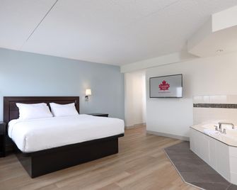 Canad Inns Destination Centre Polo Park - Winnipeg - Bedroom