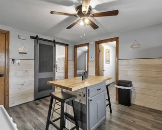 Cayuga Creek Quarters - Cheektowaga - Dining room
