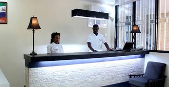 Metro Hotel - Freetown - Front desk