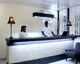 Metro Hotel - Freetown - Rezeption