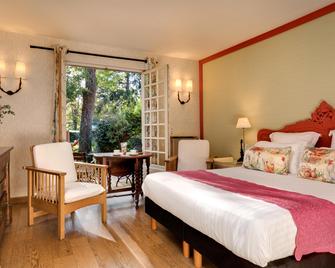 Cazaudehore Hôtel Restaurant Gastronomique Terrasse Et Jardins - Saint-Germain-en-Laye - Schlafzimmer