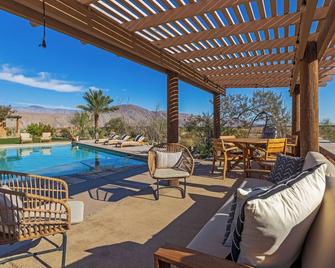 Private Bohemian Desert Hacienda Estate 14-Day Minimum Stay - Borrego Springs - Pool
