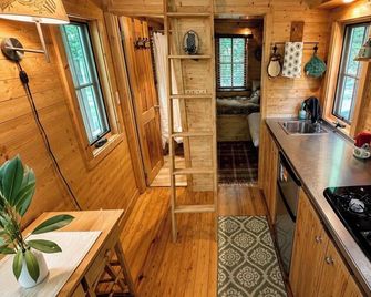 Tiny Fox Pond side Retreat with Forest Views - Newport