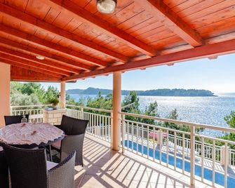 Seaside family friendly house with a swimming pool Karbuni, Korcula - 14776 - Blato - Балкон