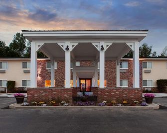 Quality Inn Petoskey - Petoskey - Gebouw