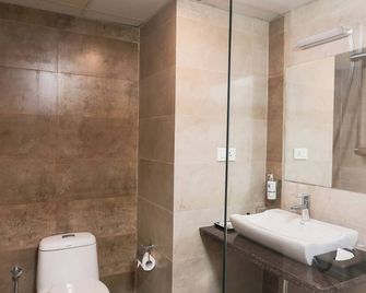 Treehouse Vedanta Pride - Hubli - Bathroom