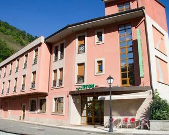 Hotel las Cruces - Belmonte - Edificio