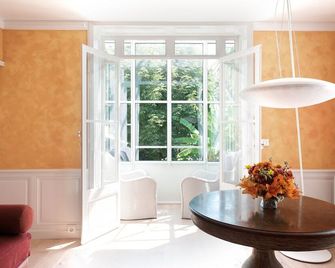 شامبرز دوت إدين ويست - لاروشيل